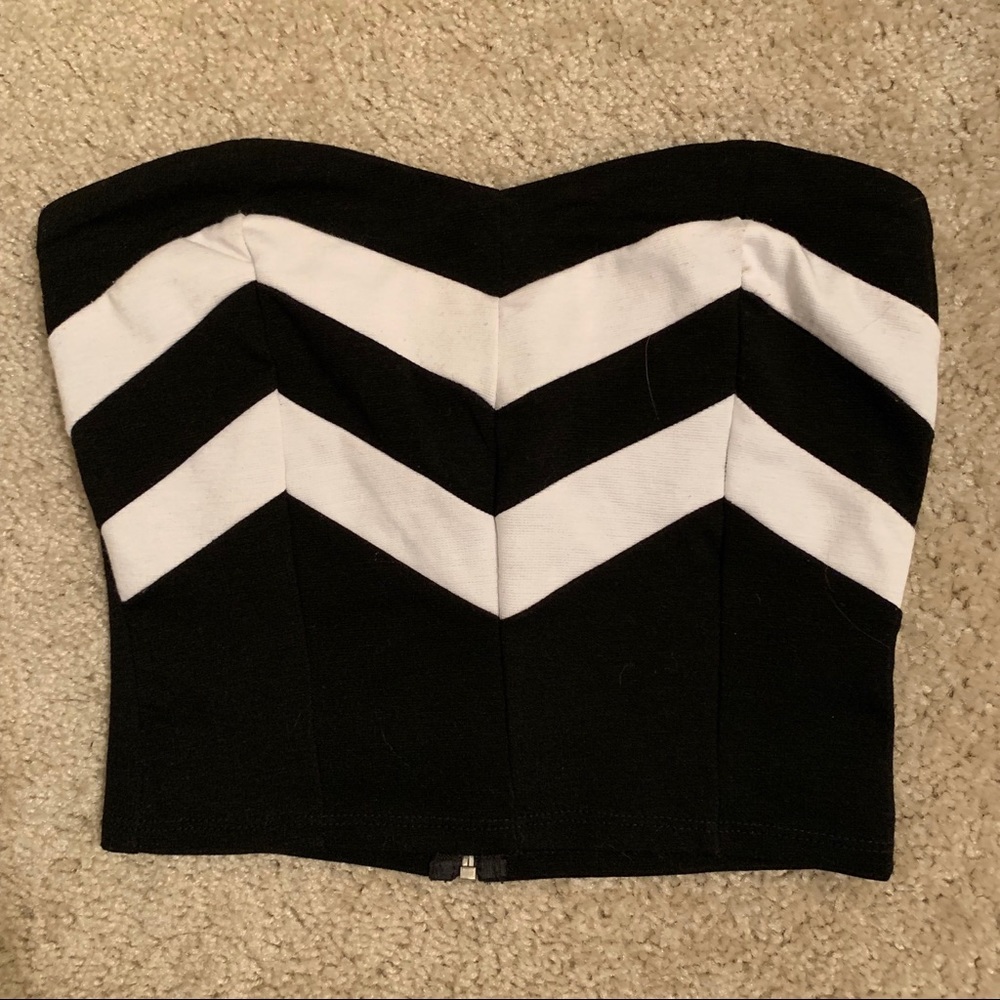Chevron pattern strapless crop top